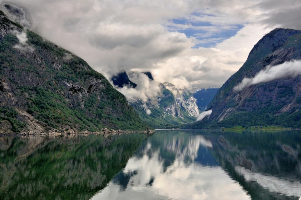Bilde av en fjord